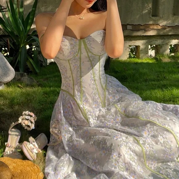 BNWT Corset floral dress - STUNNING! - Picture 3 of 3